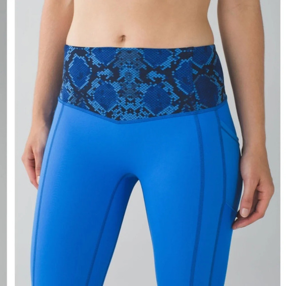 Lululemon All The Right Places Crop Pipe Dream Blue/Mini Ziggy Snake Size 2 EUC - Picture 2 of 8
